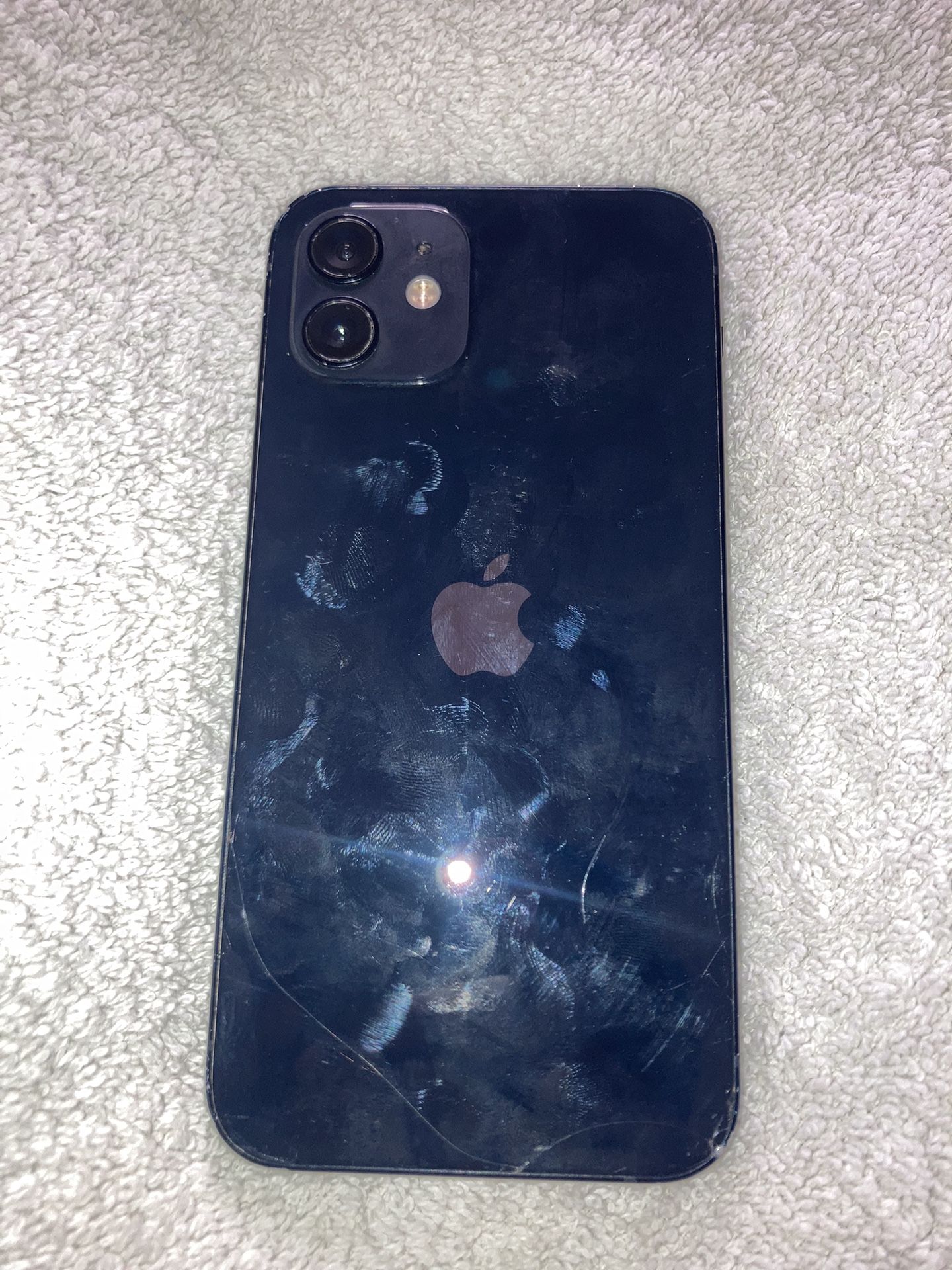 iPhone 12 64Gb T-Mobile  Small crack on back