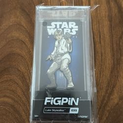 FiGPiN Star Wars A New Hope Luke Skywalker #699 *locked*