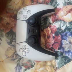 PS5 Pro ( with two controllers pink and white ) 