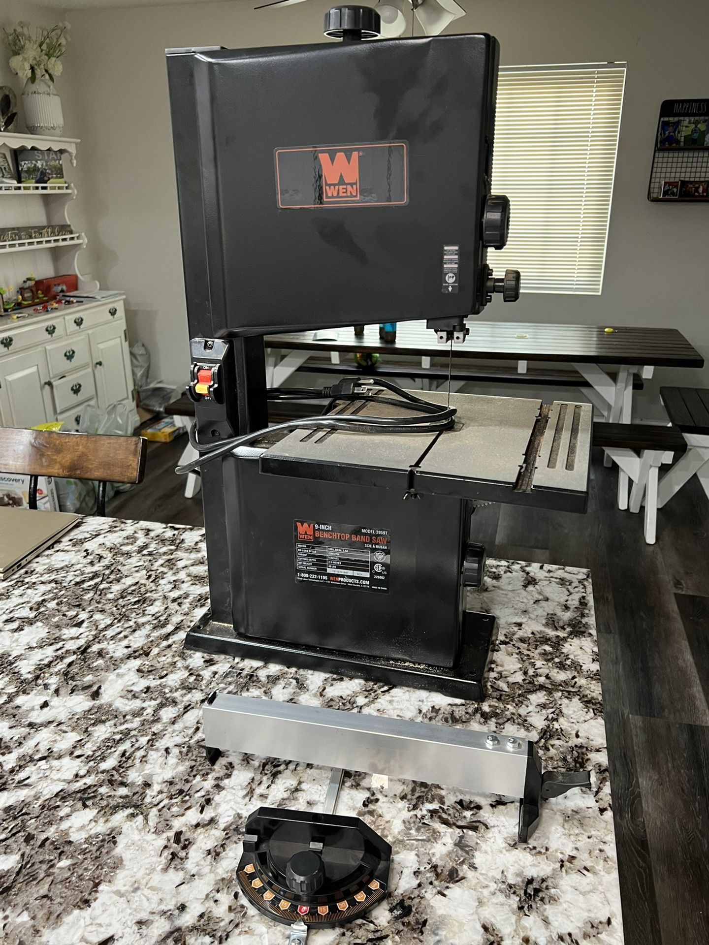 Wen 9 Inch Benchtop Band Saw 3959T for Sale in Placentia, CA OfferUp