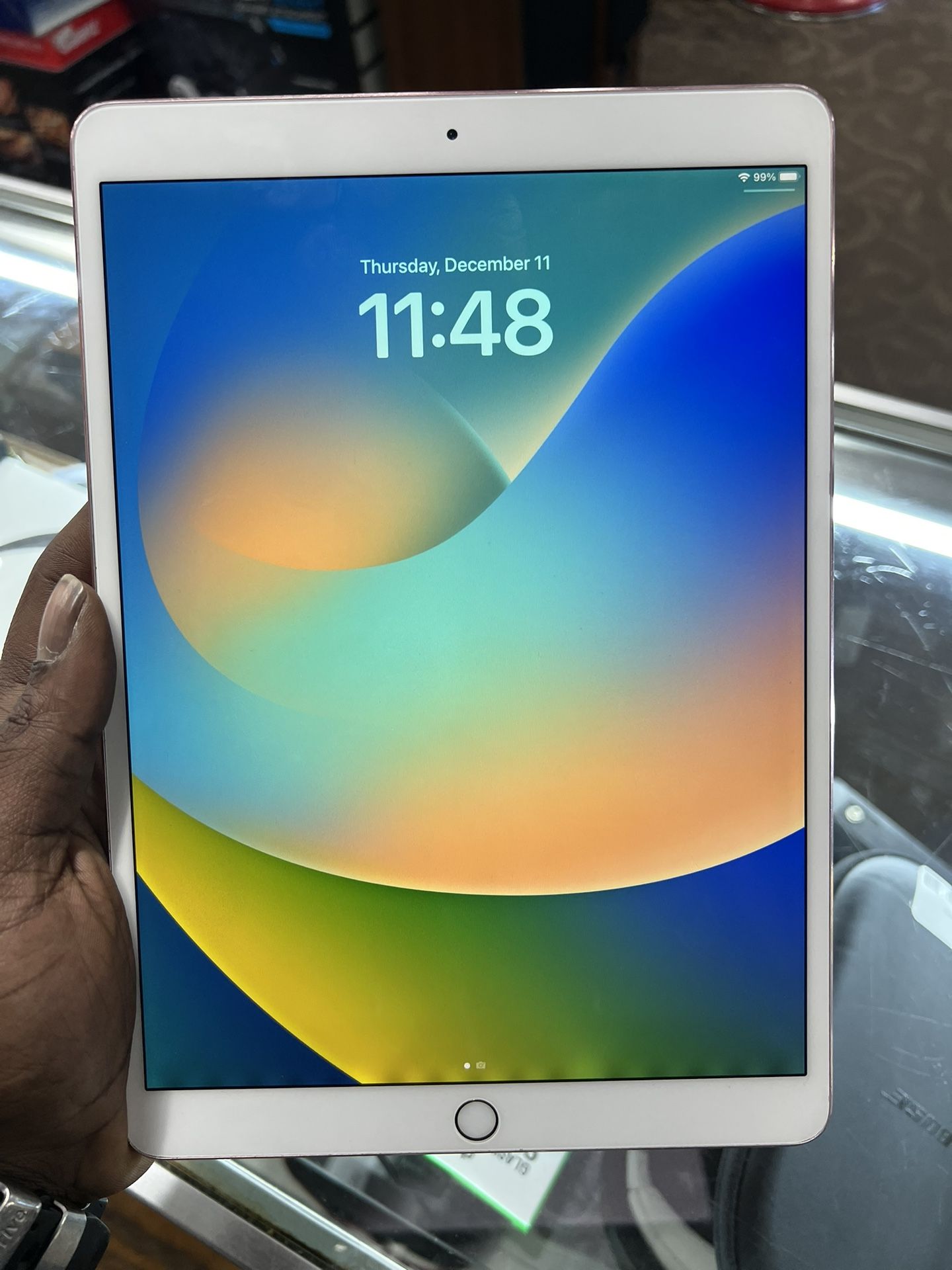 IPAD PRO 2ND GEN 266GB ( DOES NOT TURN OFF‼️‼️ ). ..SELLING FOR $149