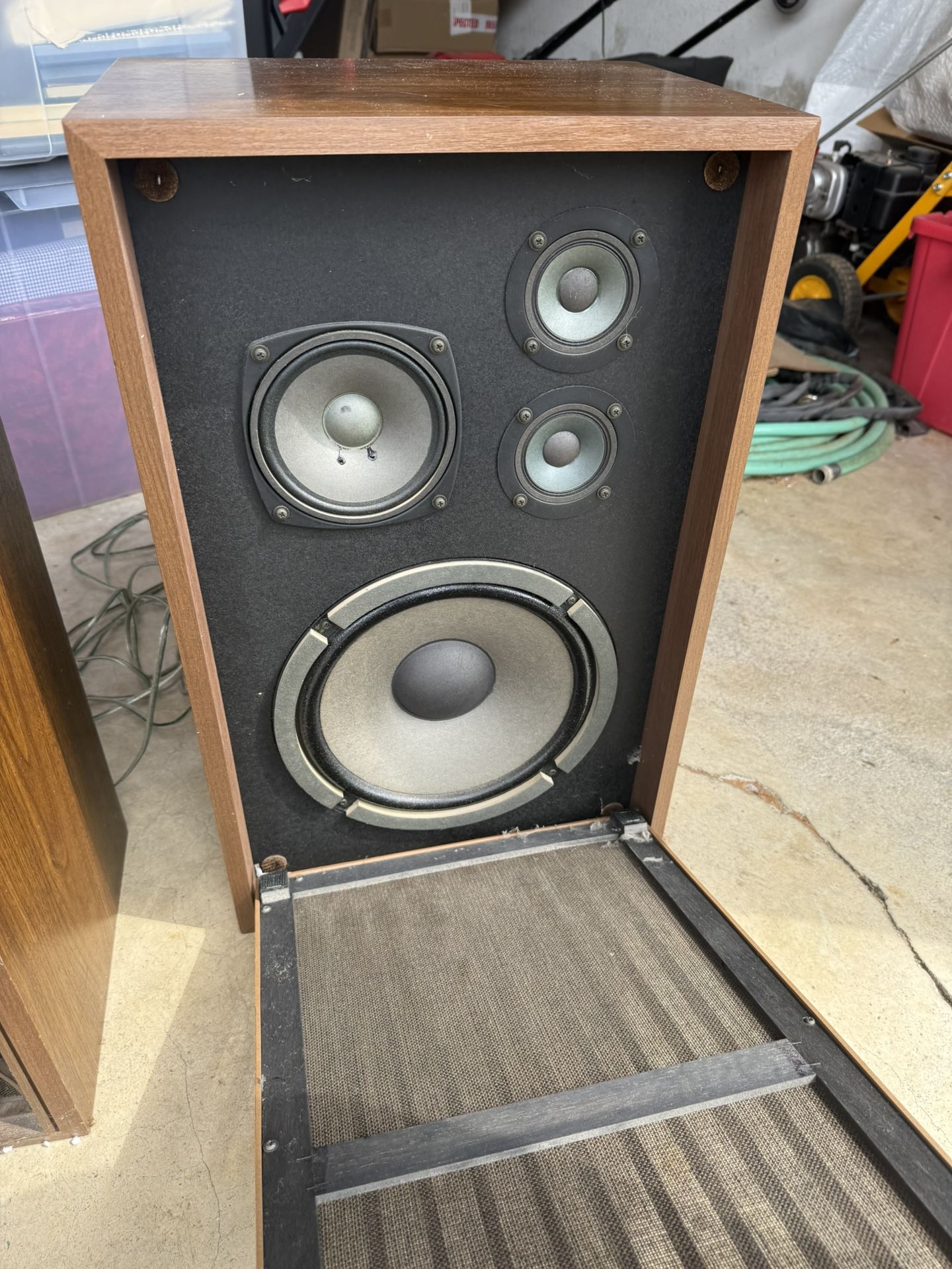 Kenwood KL-4040 speakers in very good condition.