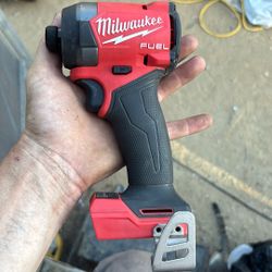 Milwaukee 18 V impact driver