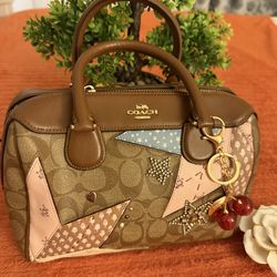 Stunning Coach bag with a unique, rare, and one-of-a-kind design ✨