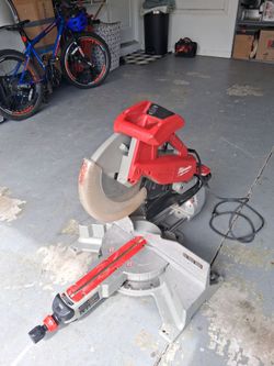 Milwaukee dual level miter saw