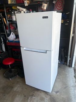 Magic Chef 10.1 cu ft Refrigerator