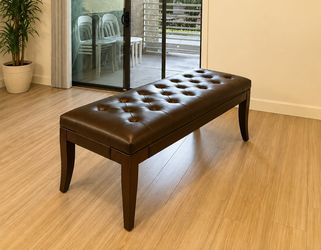 Structube Tufted Accent Bench – Excellent Condition