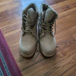 Boots Size 9 Desert Tan 