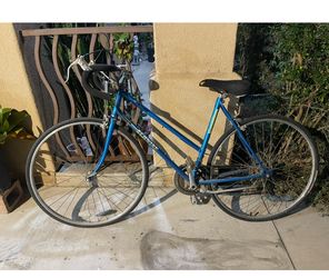 Vintage 80s schwinn world sport road bike