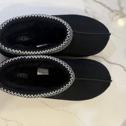 Unworn US Size 9 Men UGGS