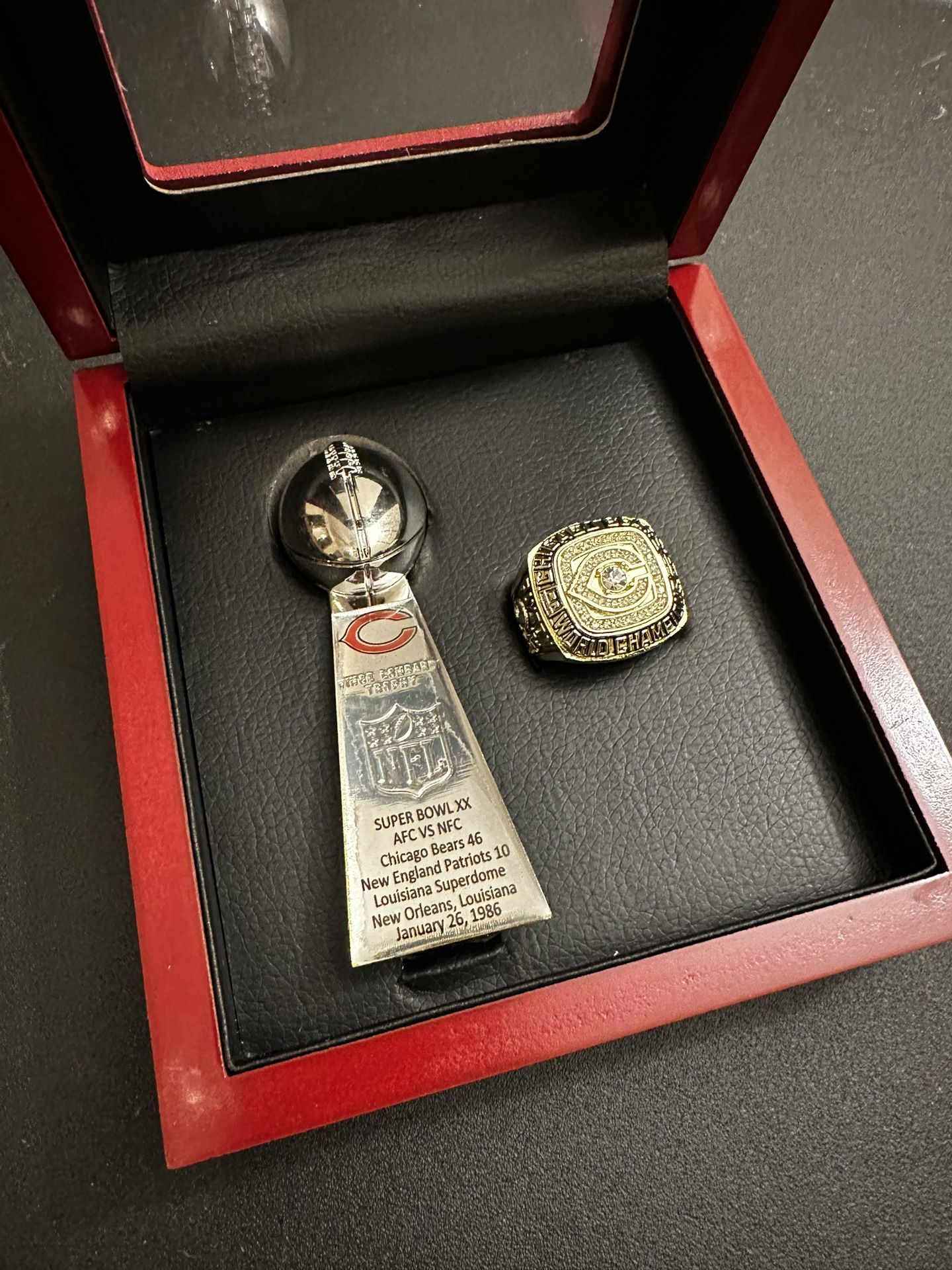 Chicago Bears 1985 Super Bowl Ring With Mini Trophy