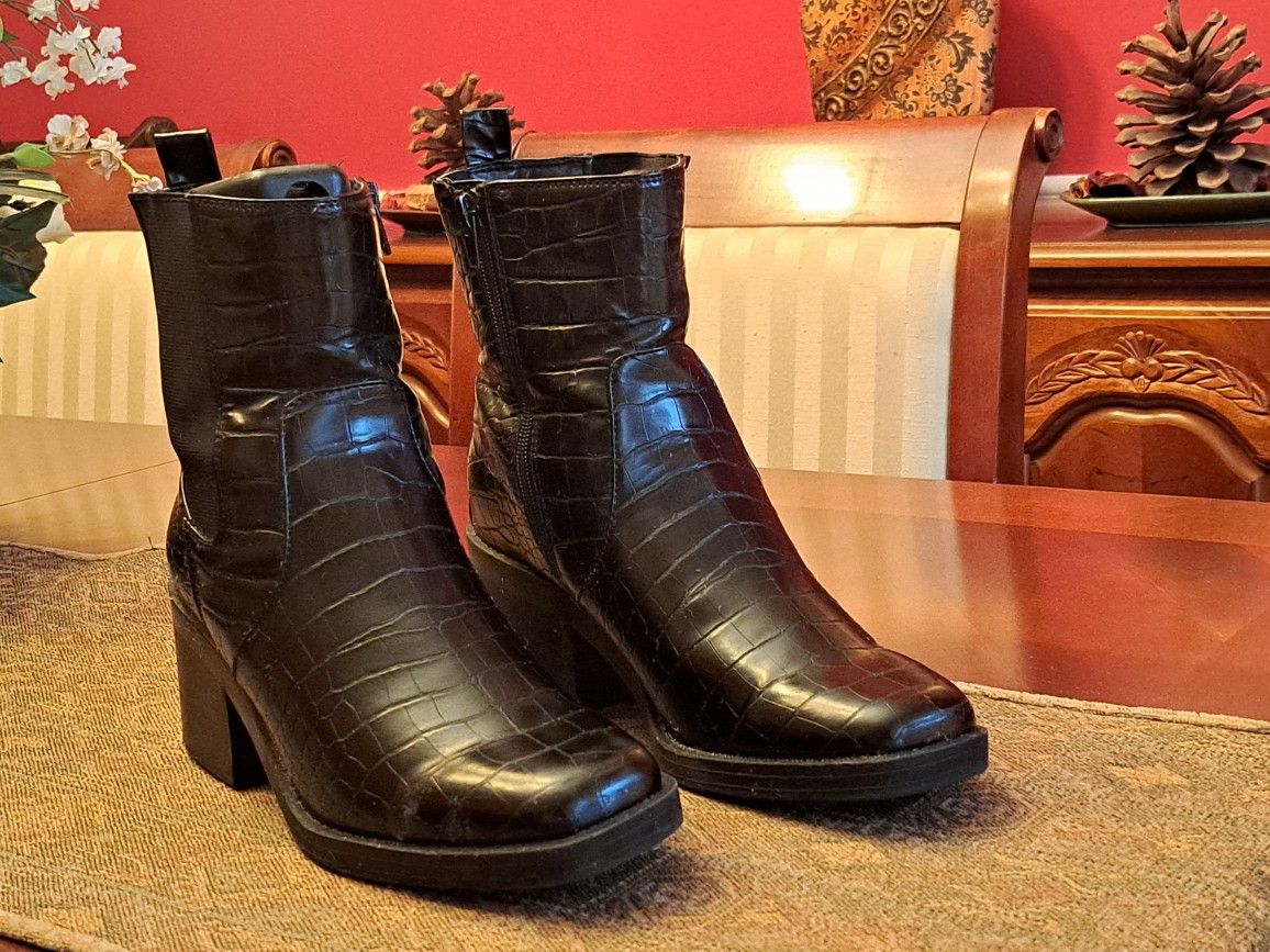 Bleecker & Bond Black Crocodile Embossed Boots Size 8