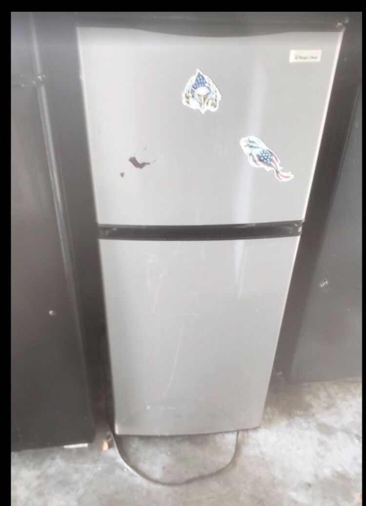 Mini fridge with separate freezer 49 x 19