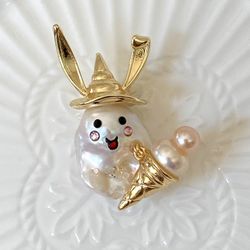 Flameball Pearl With Pearl Icecream Cone Bunny Pendant