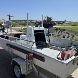 Boat 2006 center console 14 foot water already runs great 