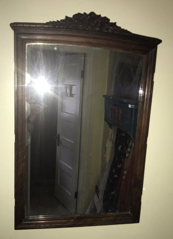 BEAUTIFUL ANTIQUE MOHOGANY MIRROR