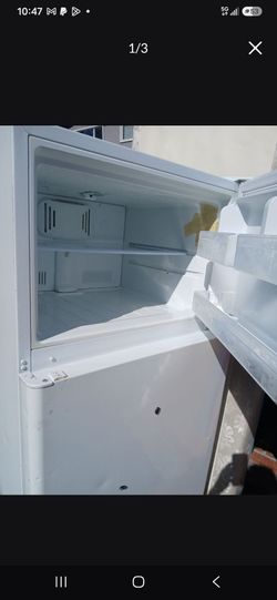 White Top-Freezer Refrigerator clean apt