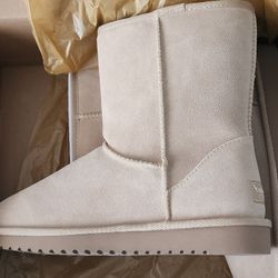 Koolaburra by UGG Women's Short boots size 10