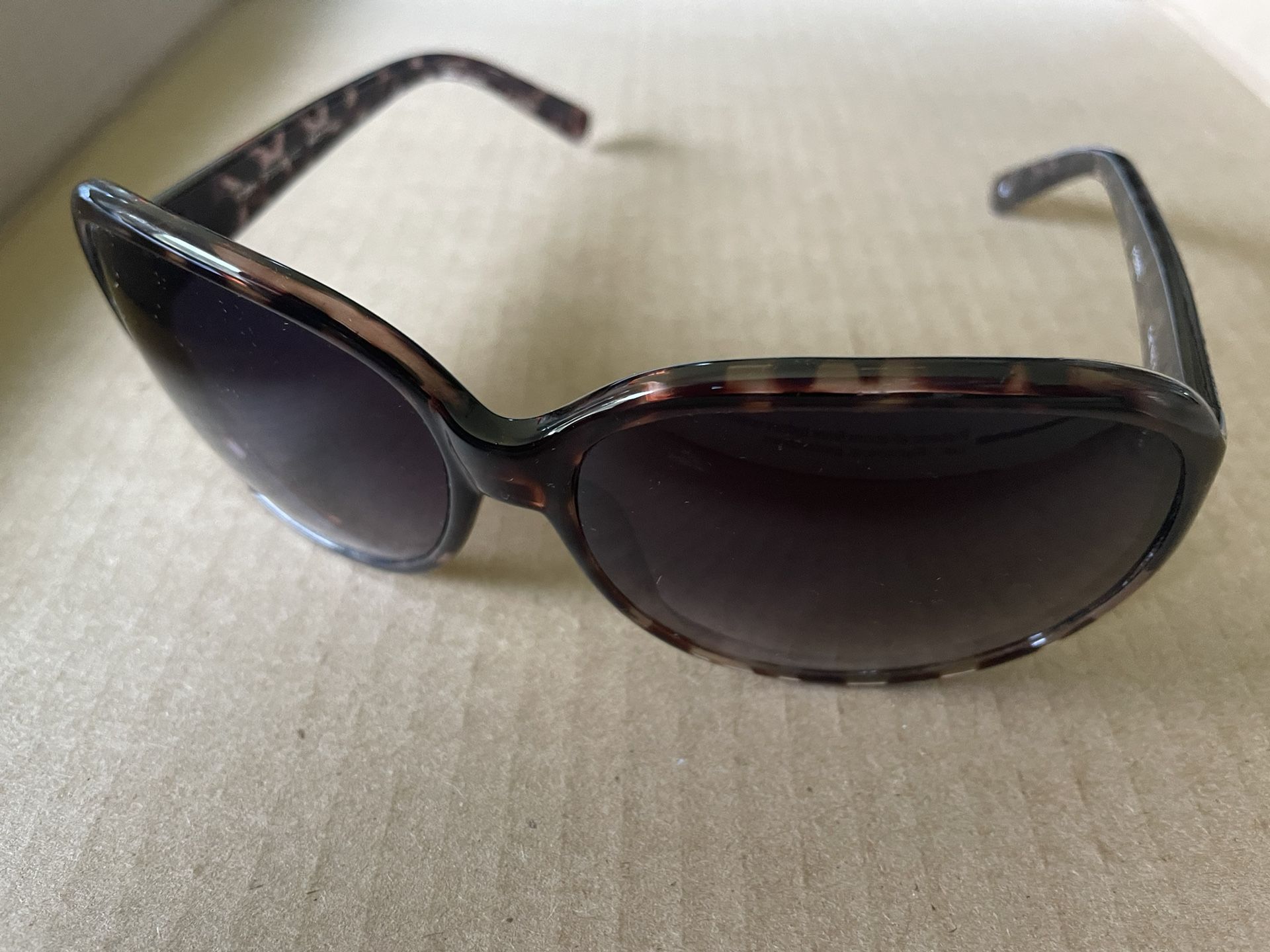 Fossil Robin Women’s Rectangular Sunglasses