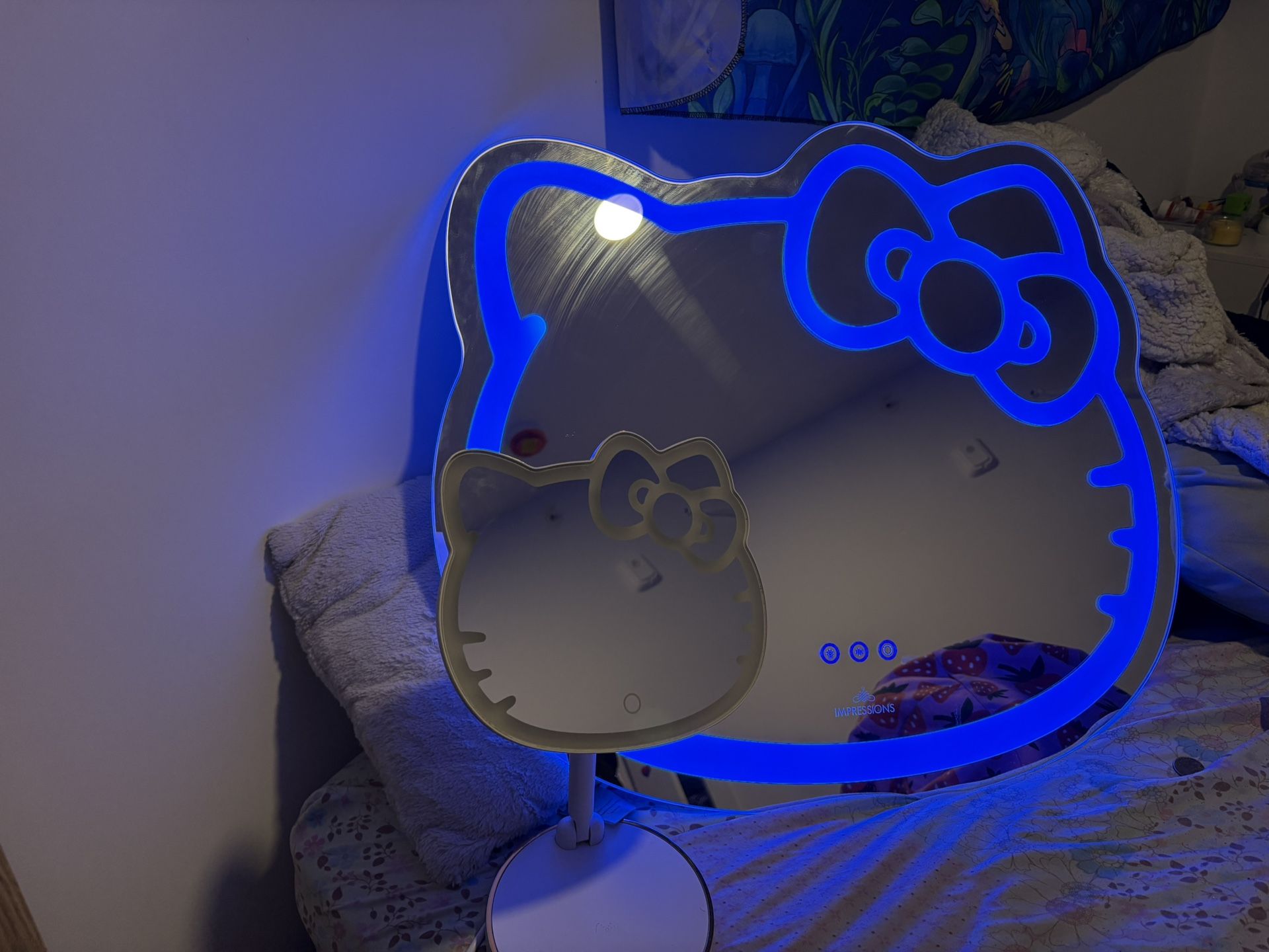 HELLO KITTY MIRROR