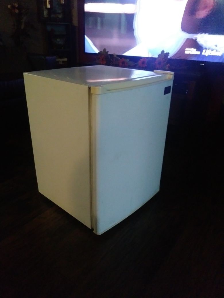 Absocold mini refrigerator for Sale in Ontario, CA OfferUp