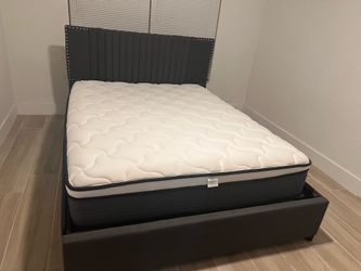 Like New Queen size mattress