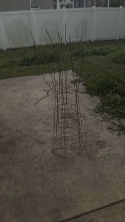 Wire Tomato Cage Plant Support
