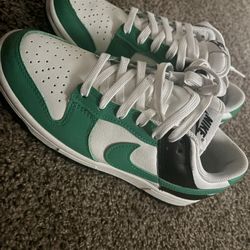 Size 7 Dunks 