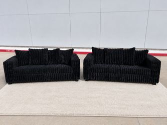 Black couch set (Delivery Available)