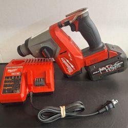 MILWAUKEE 5/8" ROTARY HAMMER WITH BATTERY & CHARGER 