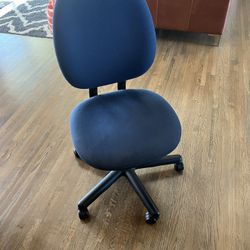 Nice Desk Chair with Adjustable Seat Height - Great for Kids or Adults!