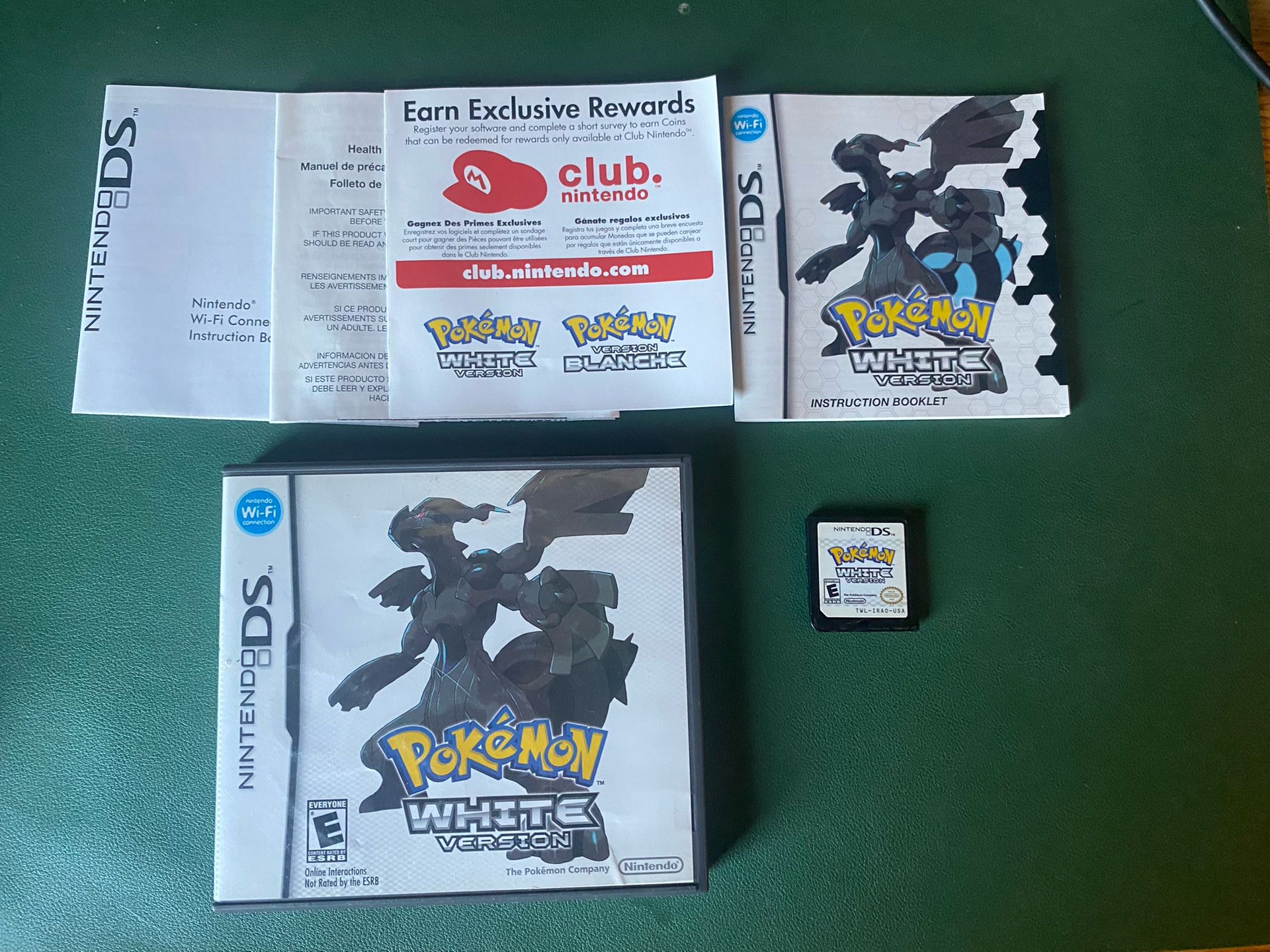 Pokémon White Nintendo DS With Official Game Guide