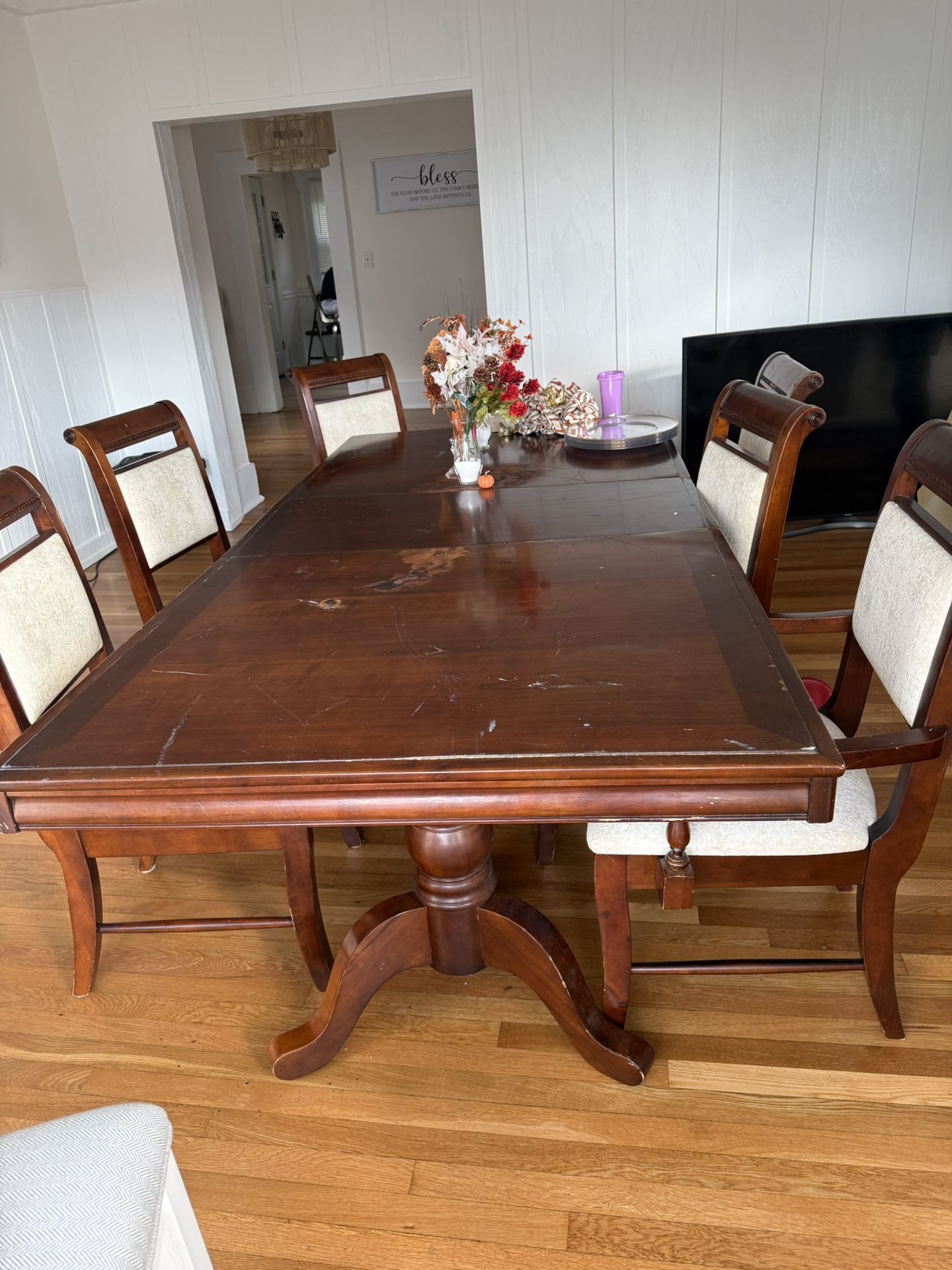 Dinning Table With 6 Chairs 
