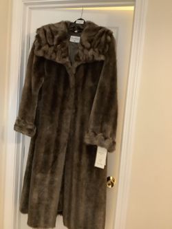 NEW GORGEOUS PAMELA McCOY LARGE FUR COAT