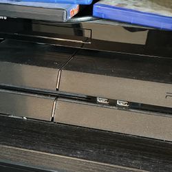 Near MINT PS4 500gb Extra Controller and Camera With 3 Games