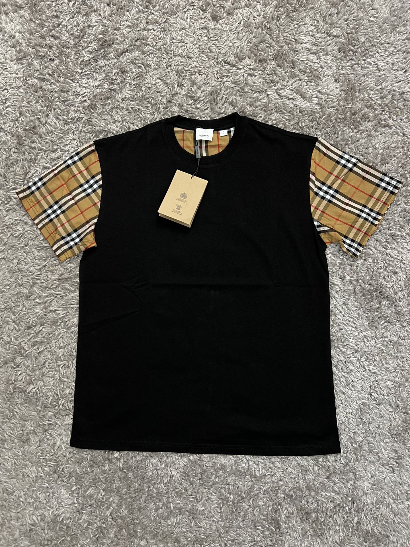 Burberry t shirt size S 