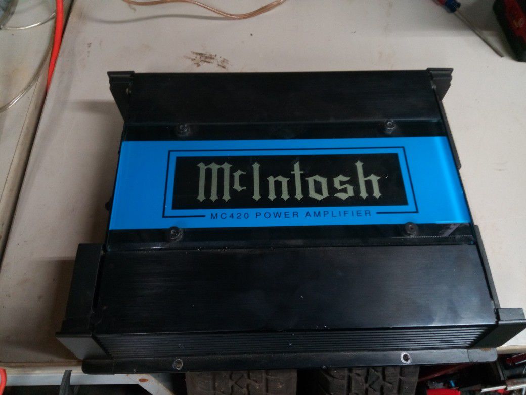 This is a McIntosh MC 420