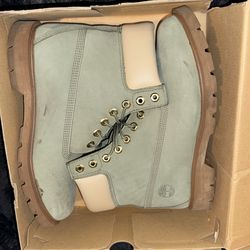 Timberline Green Shose Size 8 1/2