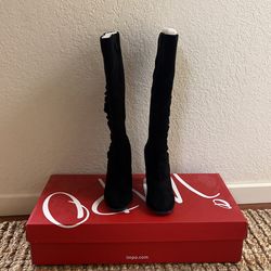 Black High Heeled Boots 