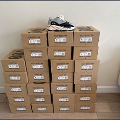 Yeezy WAVERUNNER Brand New DS Authentic 