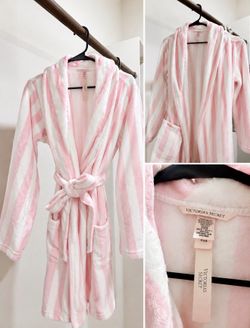 Victoria’s Secret Pink Plush Robe XS/S