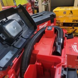 MILWAUKEE M18 CORDLESS DRAY AND WET VACUUM TOOL ONLY NEW 