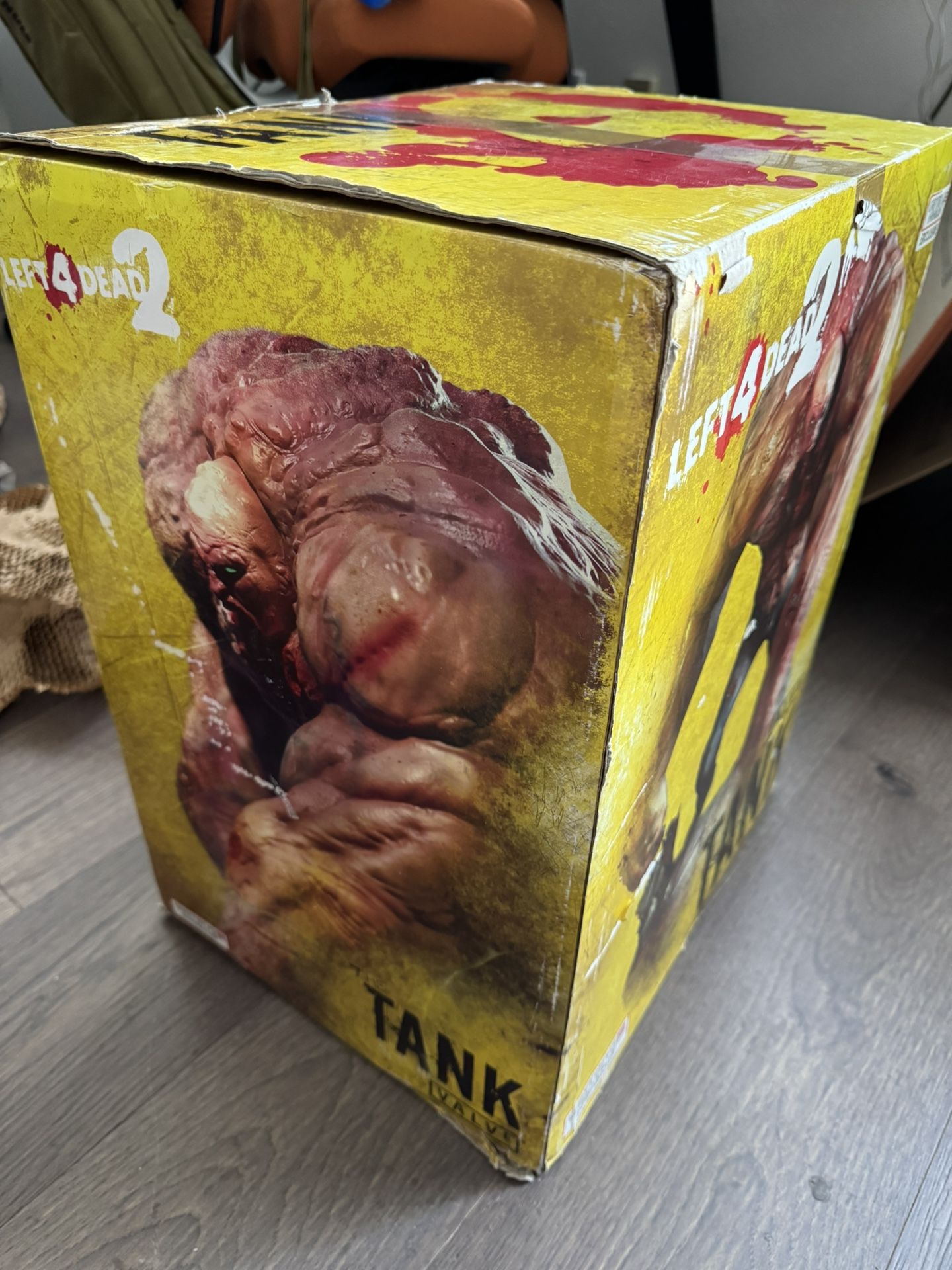 Official Left 4 Dead 2 - Tank Statue