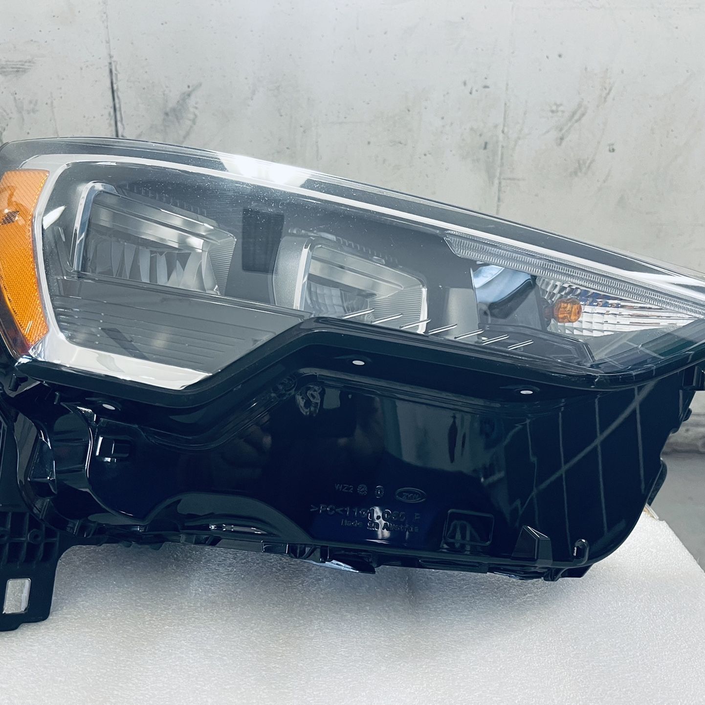 2020 Audi Q3 Passenger side headlight  