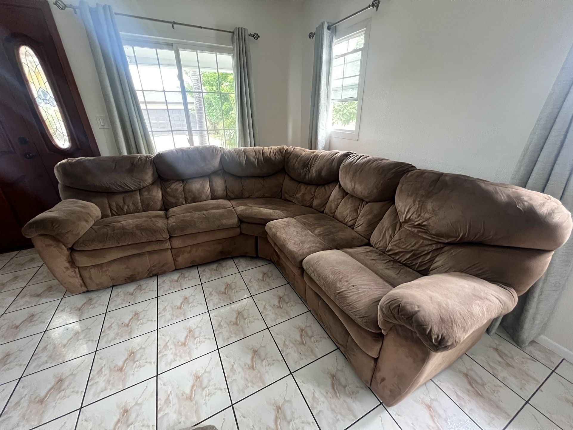 Fabric Sectional Couch With Manual Footrests