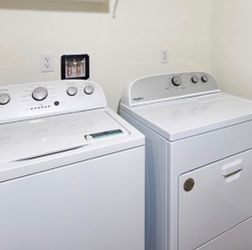 Like New!! Matching Set Whirlpool Washer & dryer