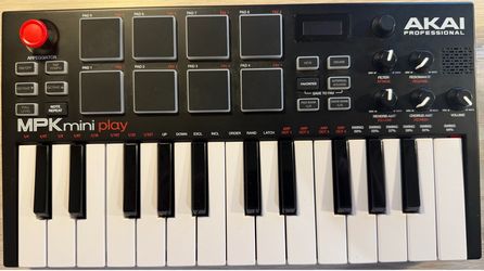 Akai MPK Mini Play