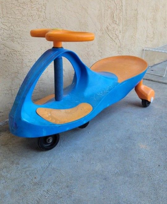 PLASMA CAR FOR KIDS. GREAT CONDITION, STRONG BUILT $10