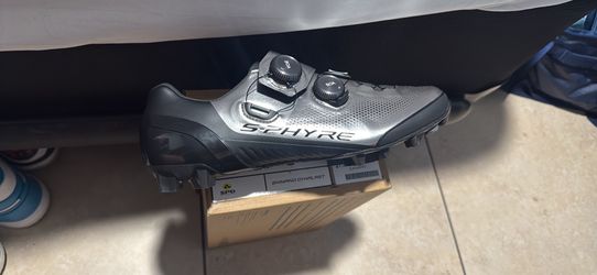 Road shoes gravel mountain