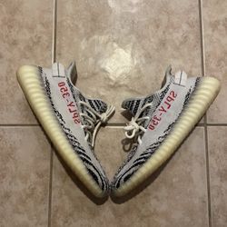 MAKE OFFERS Sz 9 Yeezy 350 V2 Zebra